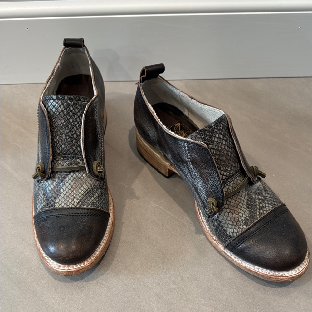 Freebird by Steven Black and Gray Slip-On Oxfords